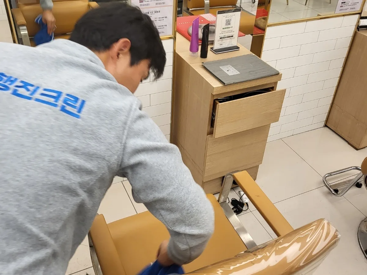 안산시 상록구 건건동 미용실 복도·대기 동선 야간 위생청소 사례 - 행진크린