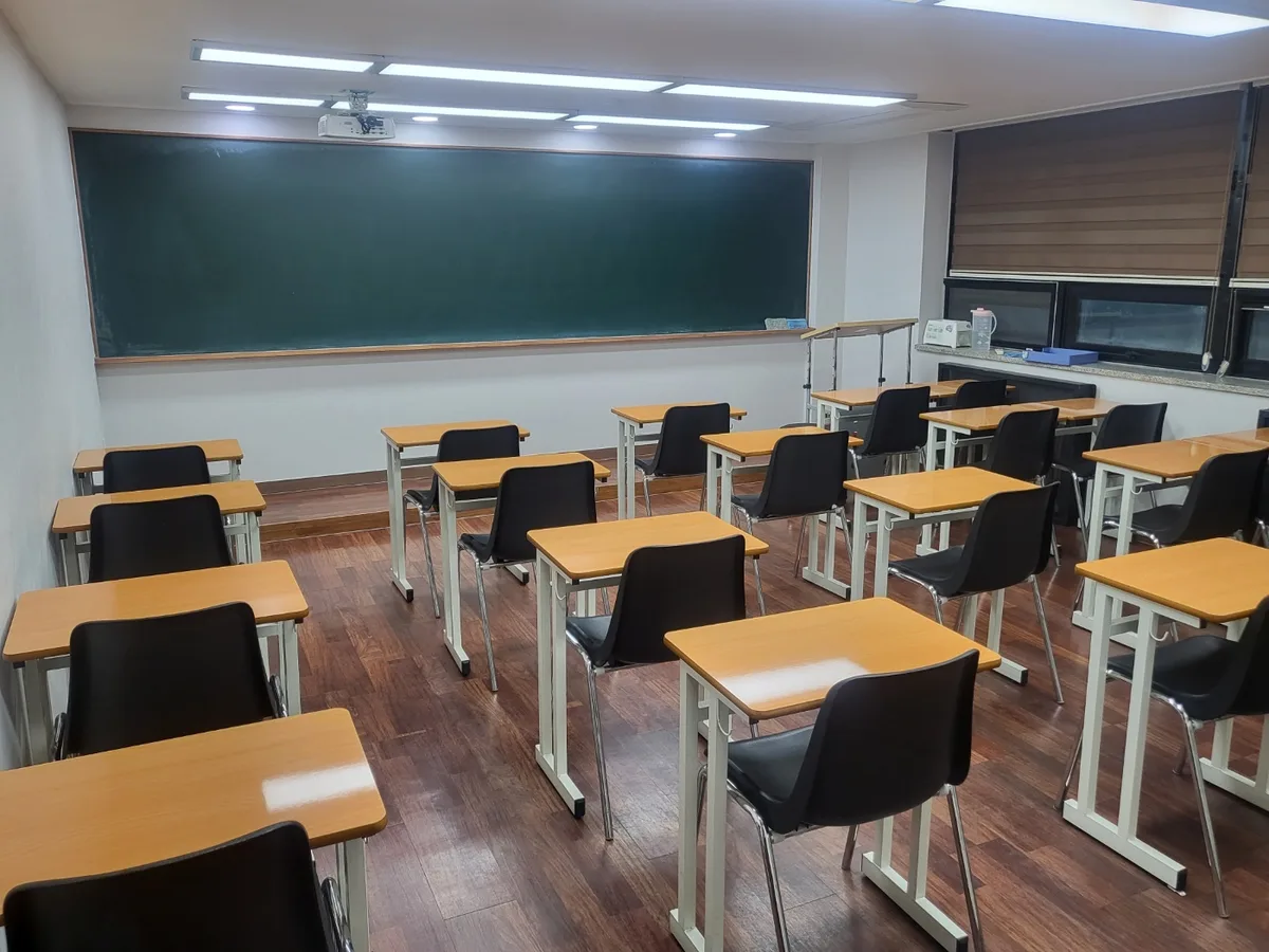 의왕시 삼동 스터디룸 미팅룸 장비 주변 정밀 위생청소 사례 - 행진크린
