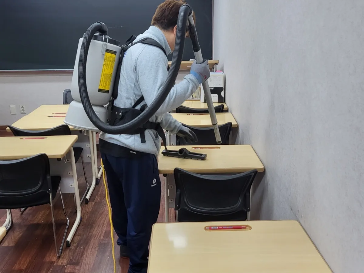 부천시 오정구 여월동 학원 좌석·책상 진공 바닥 위생청소 사례 - 행진크린